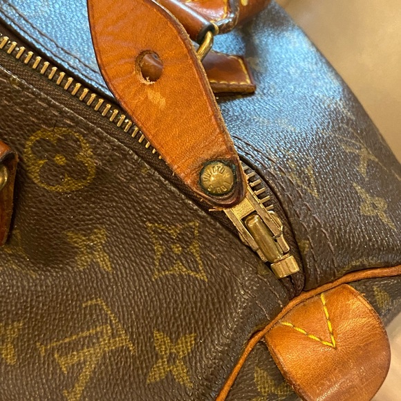 Authentic Vintage Louis Vuitton monogram Speedy 30 hand bag - Picture 5 of 16